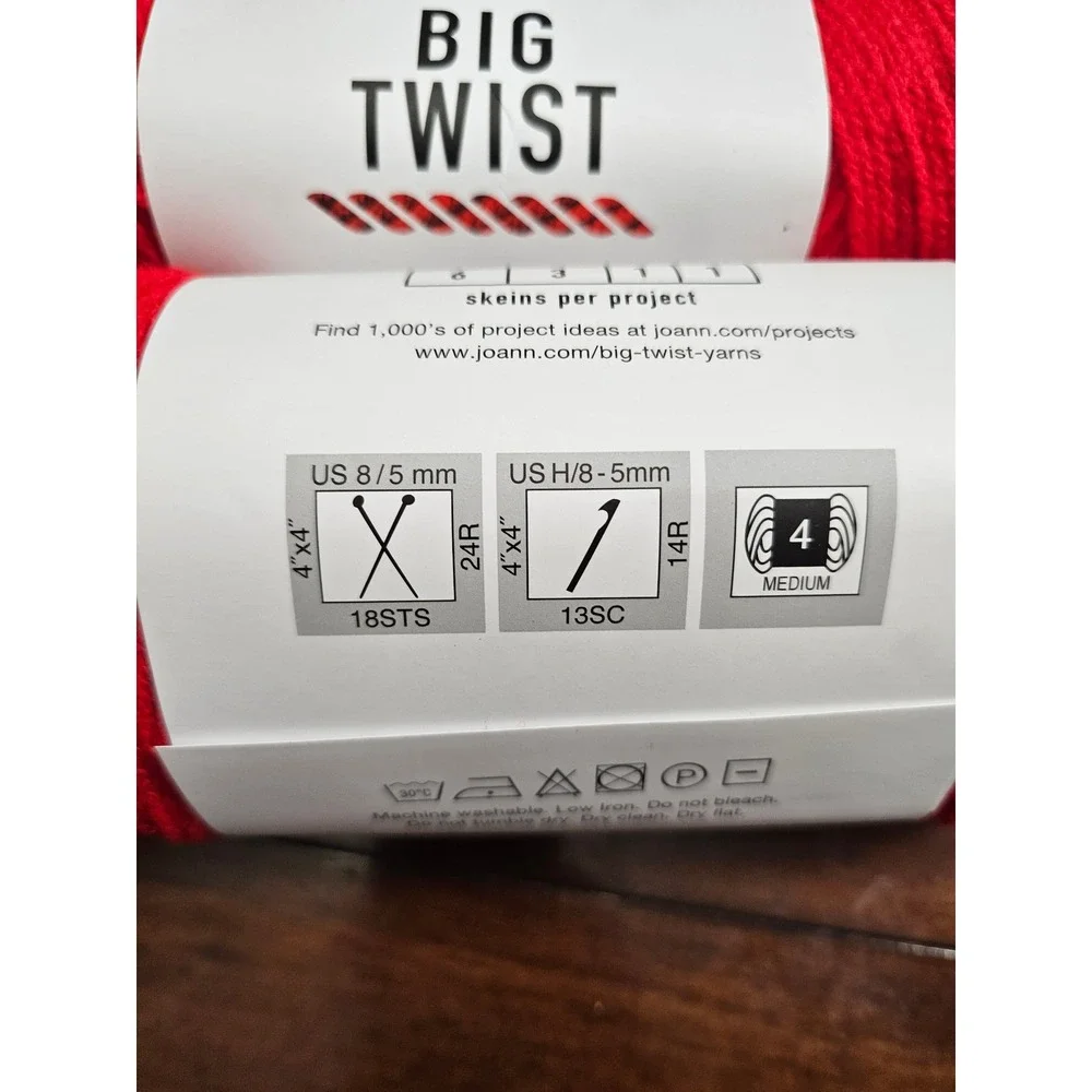 Big Twist Value Yarn Varsity Red 100 Acrylic 380 Yds 6 Oz Lot 642540‎